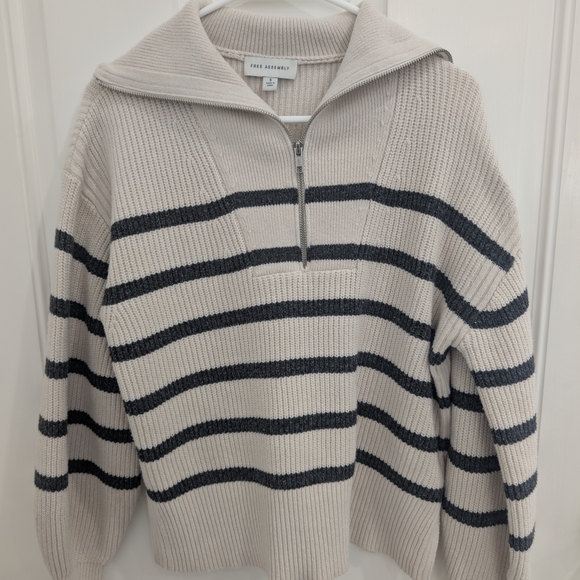 Free Assembly Sweaters - Reassembly Unisex Half Zip Sweater Size Small Chunky Knit Design With Black Stri